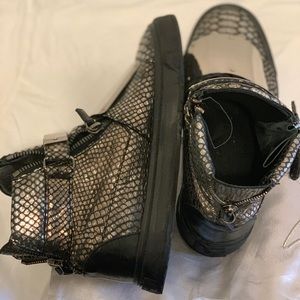 Original Giuseppe men’s high top  zipper sneakers.
